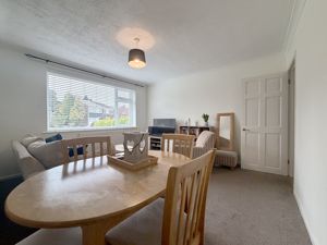 Lounge/Diner- click for photo gallery